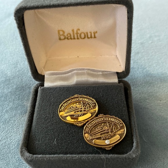 Delta Queen Steamboat Co pins - Picture 2 of 6